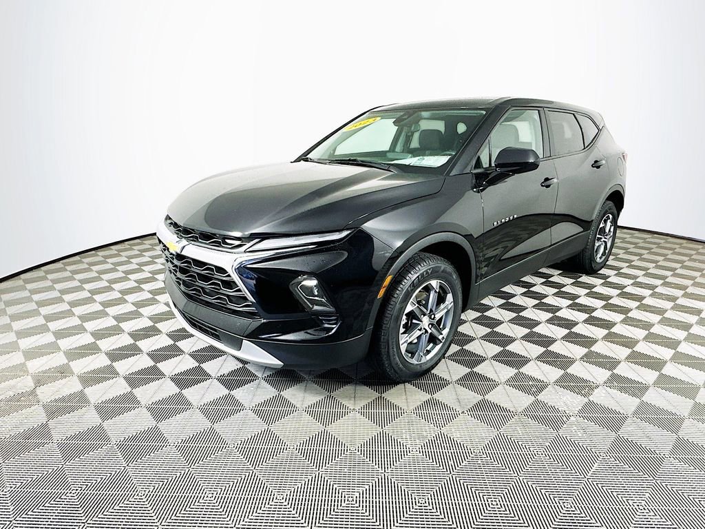 Used 2023 Chevrolet Blazer LT FWD image 5