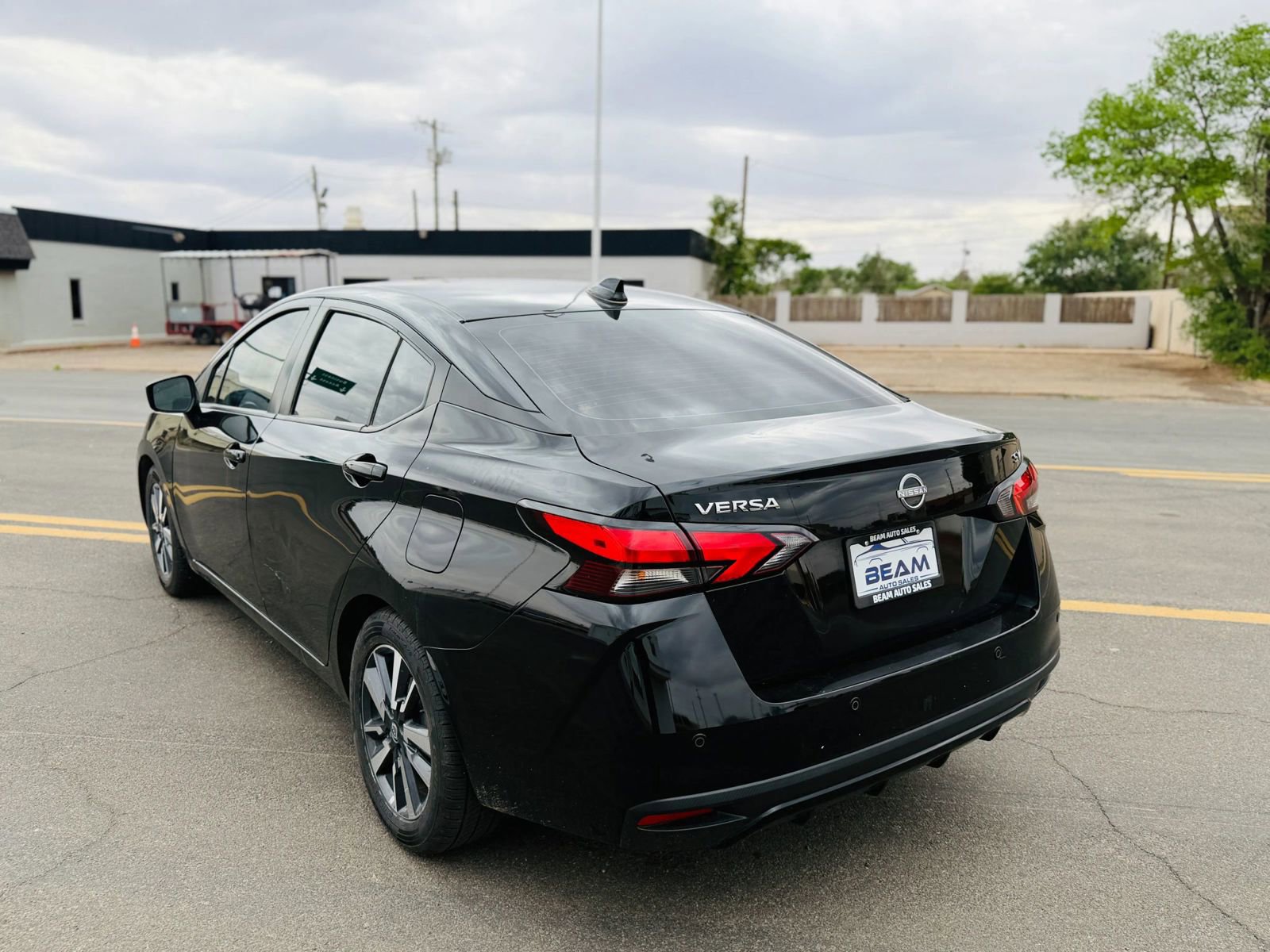 Used 2023 Nissan Versa SV FWD image 5