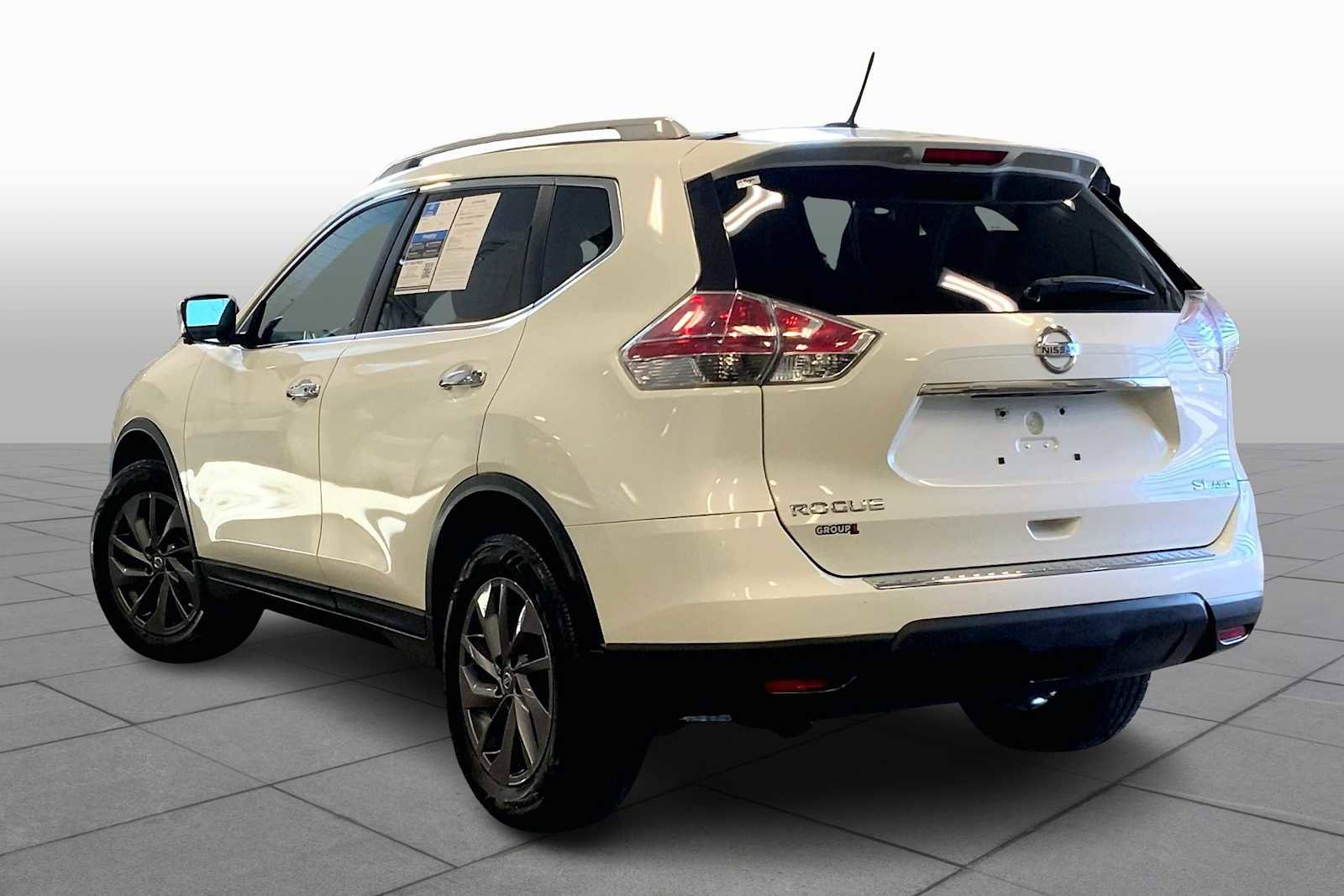 Used 2016 Nissan Rogue SL w/ SL Premium Package image 11