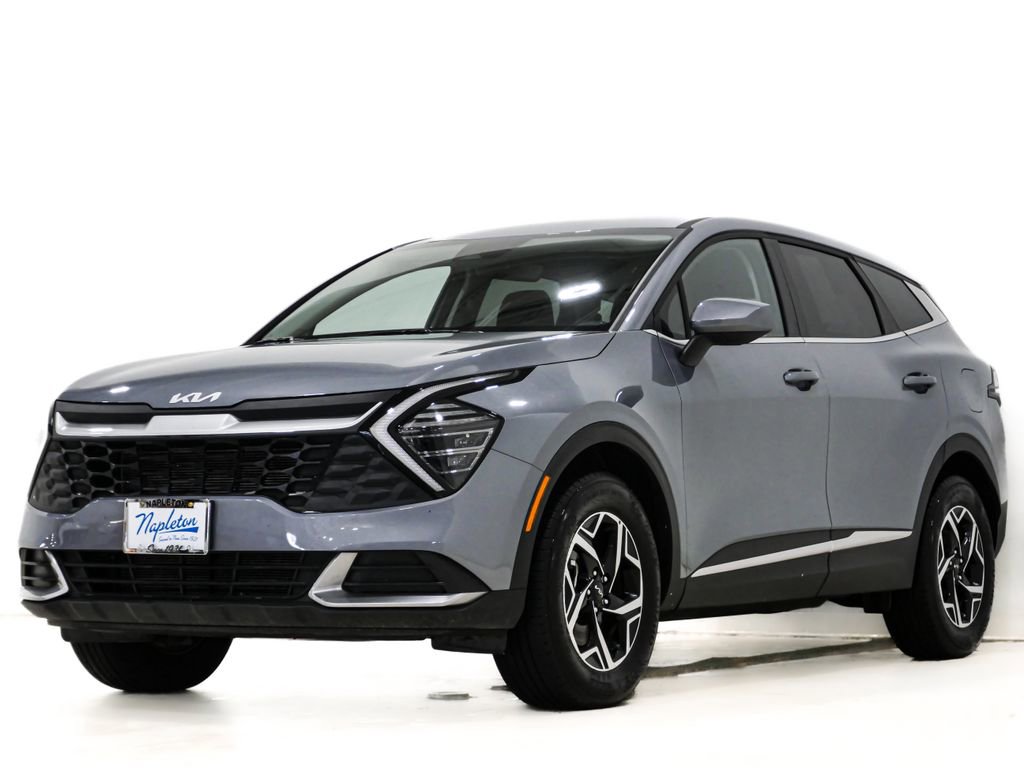 Used 2025 Kia Sportage LX image 3