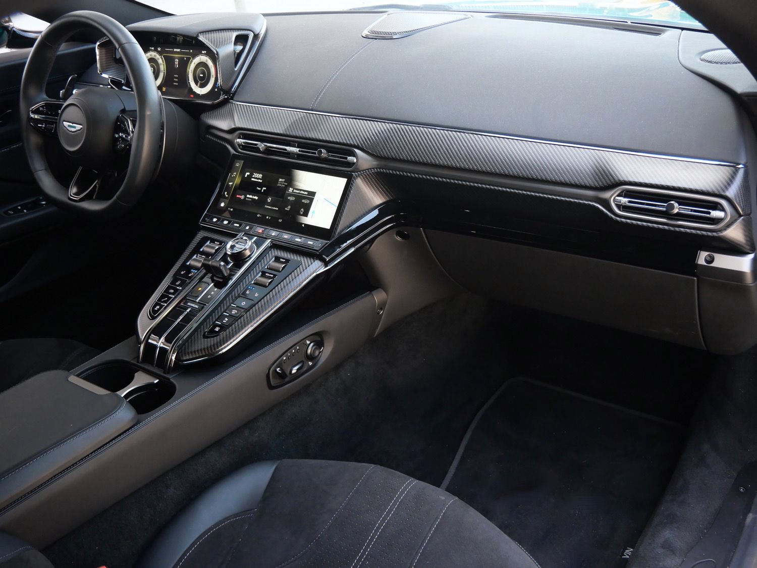 Used 2025 Aston Martin V8 Vantage Coupe RWD image 23