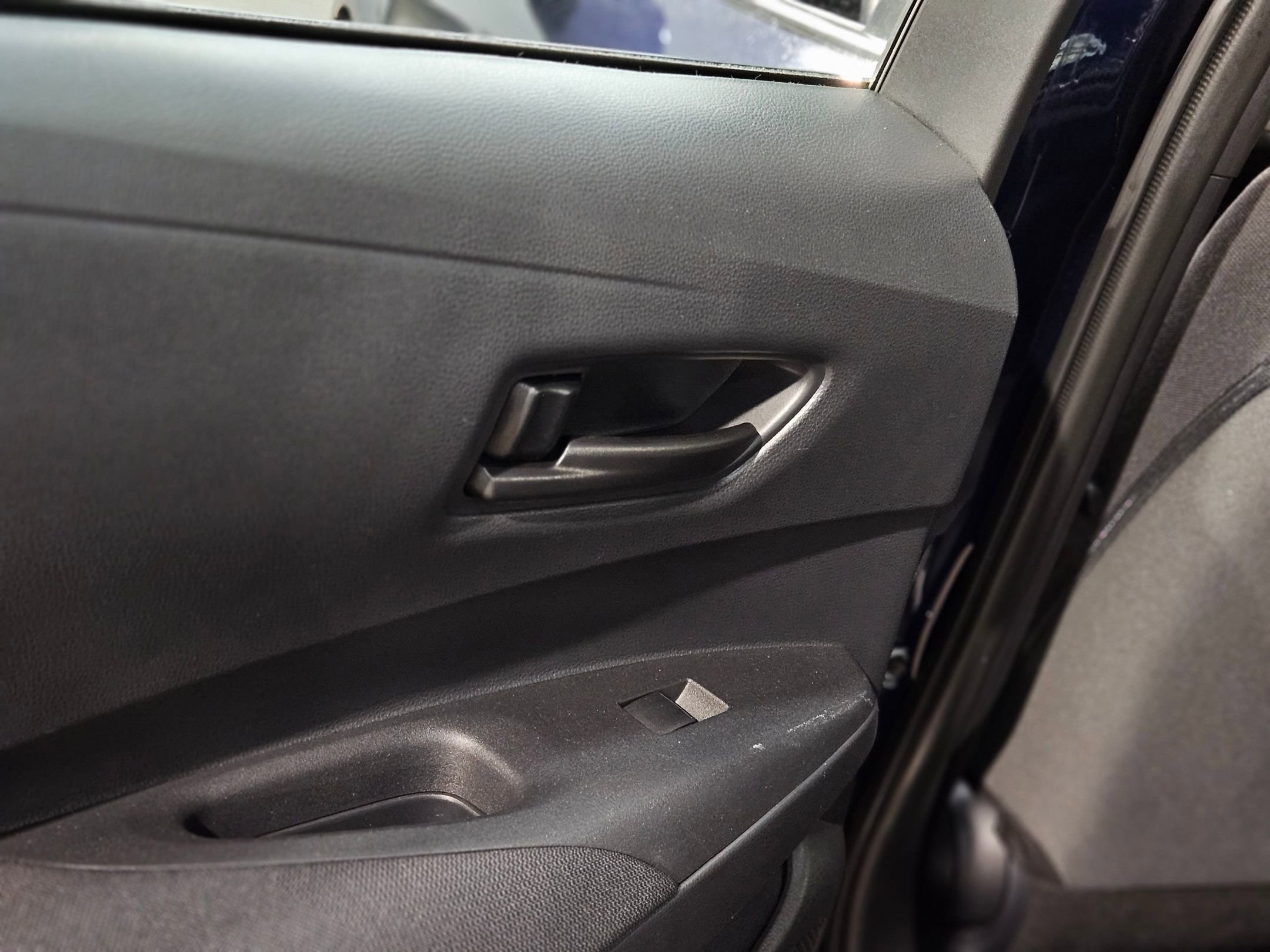 Used 2025 Toyota Corolla LE image 32