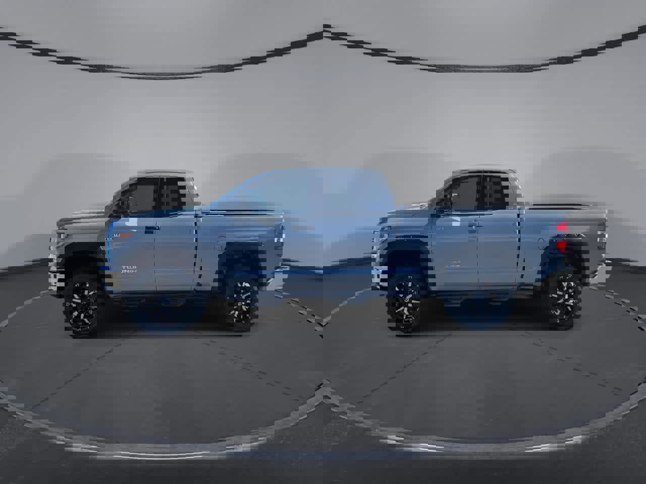 Used 2018 Toyota Tundra SR5 w/ TRD Off Road Package image 5