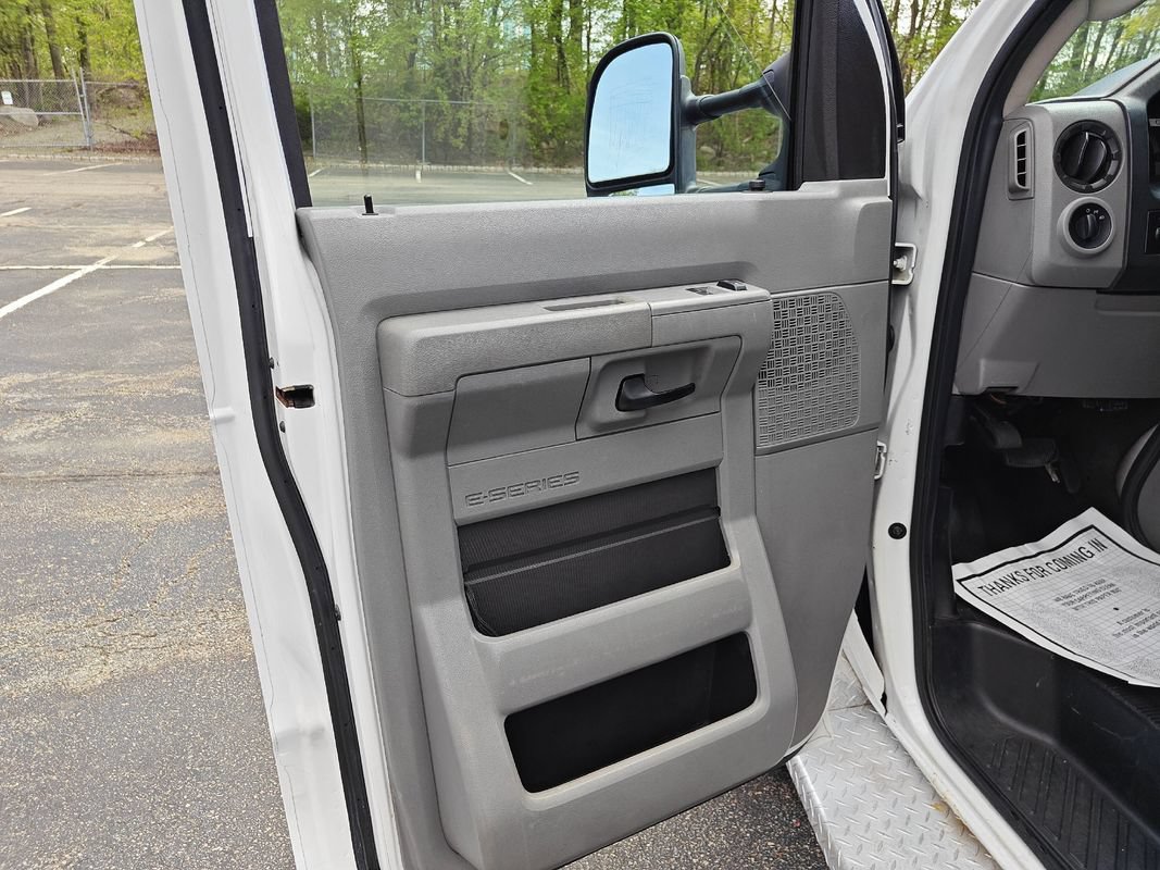 Used 2012 Ford E-450 and Econoline 450 Super Duty w/ Ambulance Prep Pkg RWD image 24