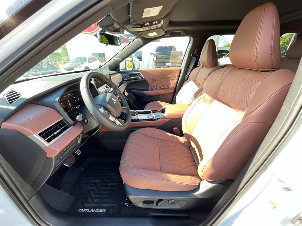 New 2025 Mitsubishi Outlander SEL image 9