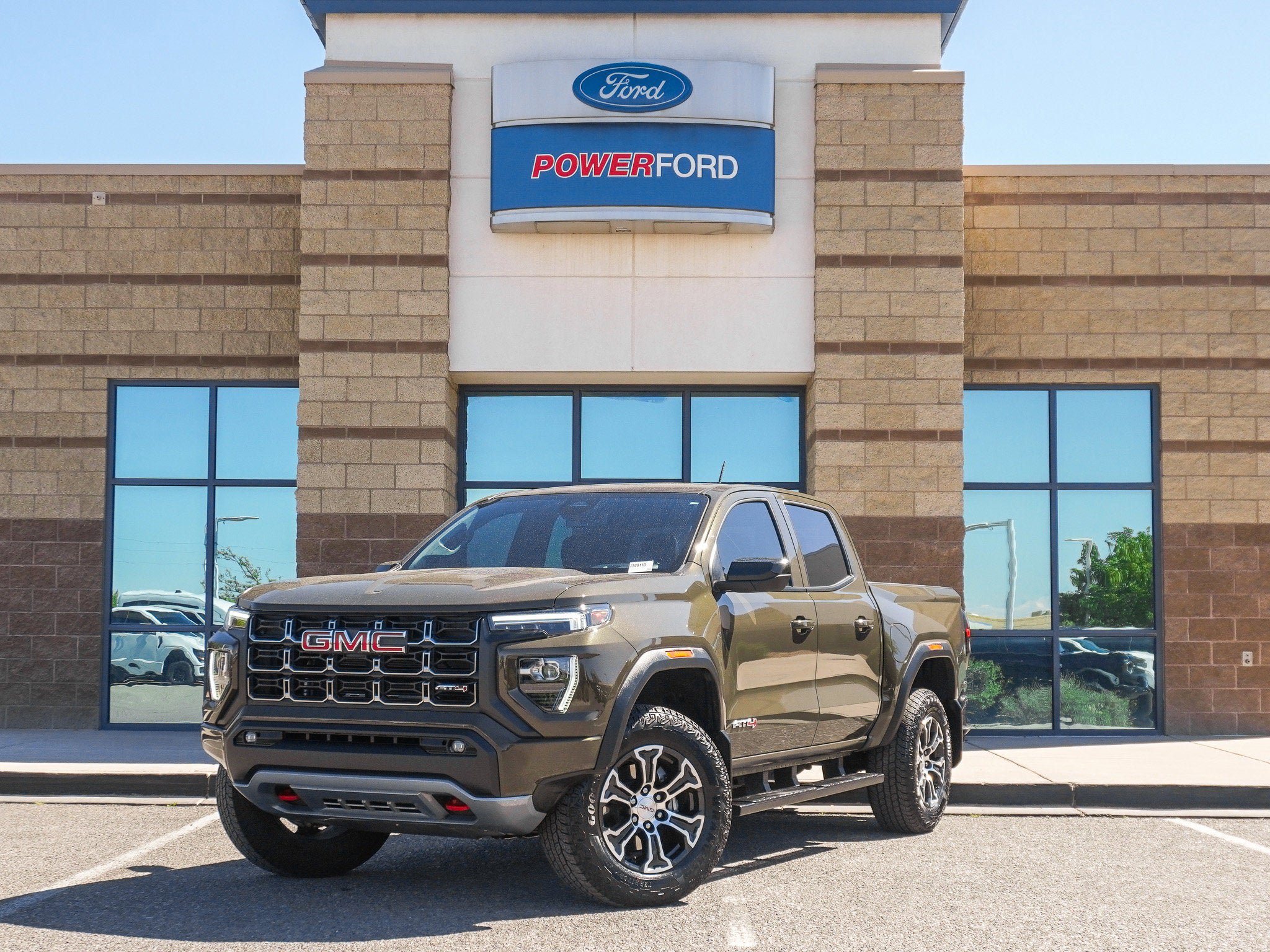 Used 2024 GMC Canyon AT4 w/ LPO, Skid Plate Package AWD/4WD image 2