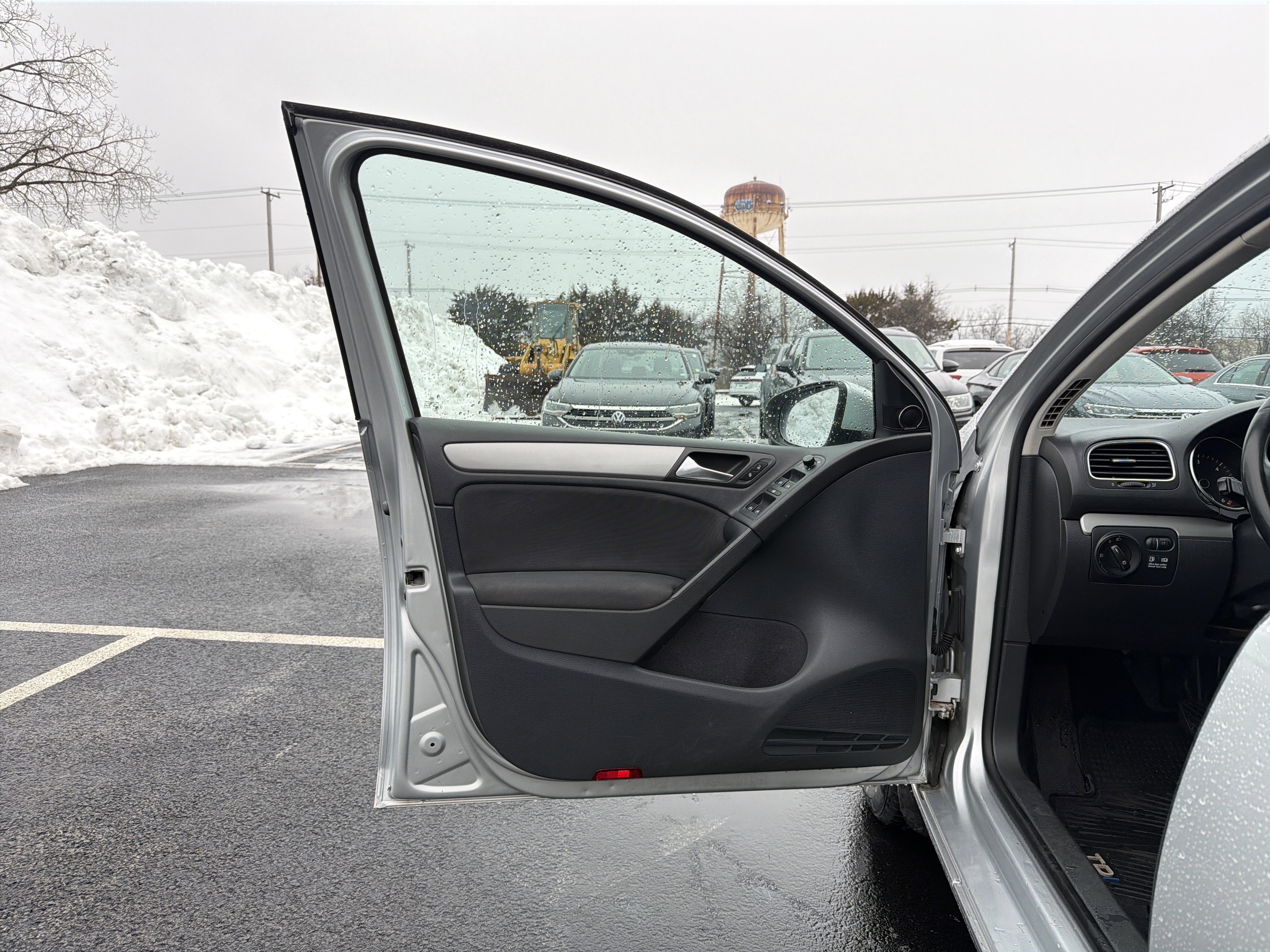 Used 2011 Volkswagen Golf TDI image 11