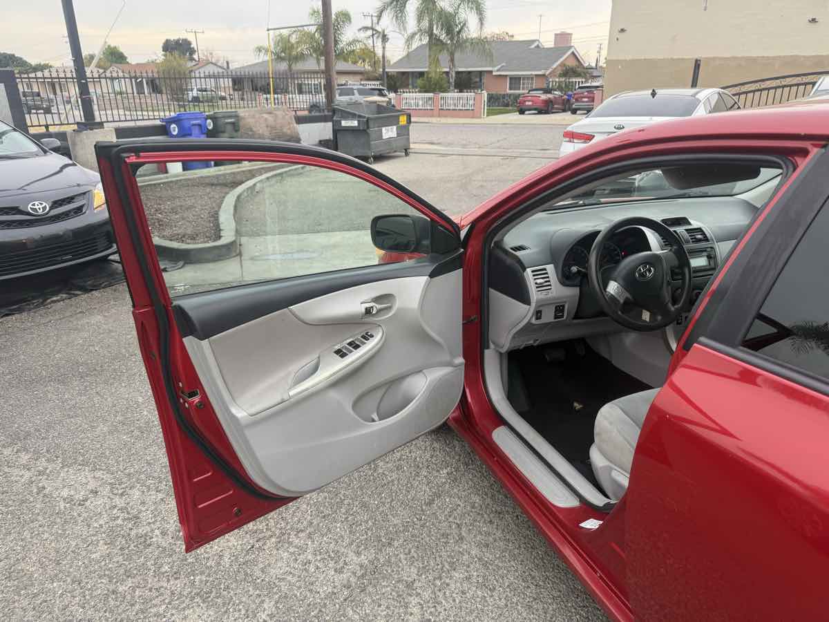 Used 2012 Toyota Corolla LE image 6