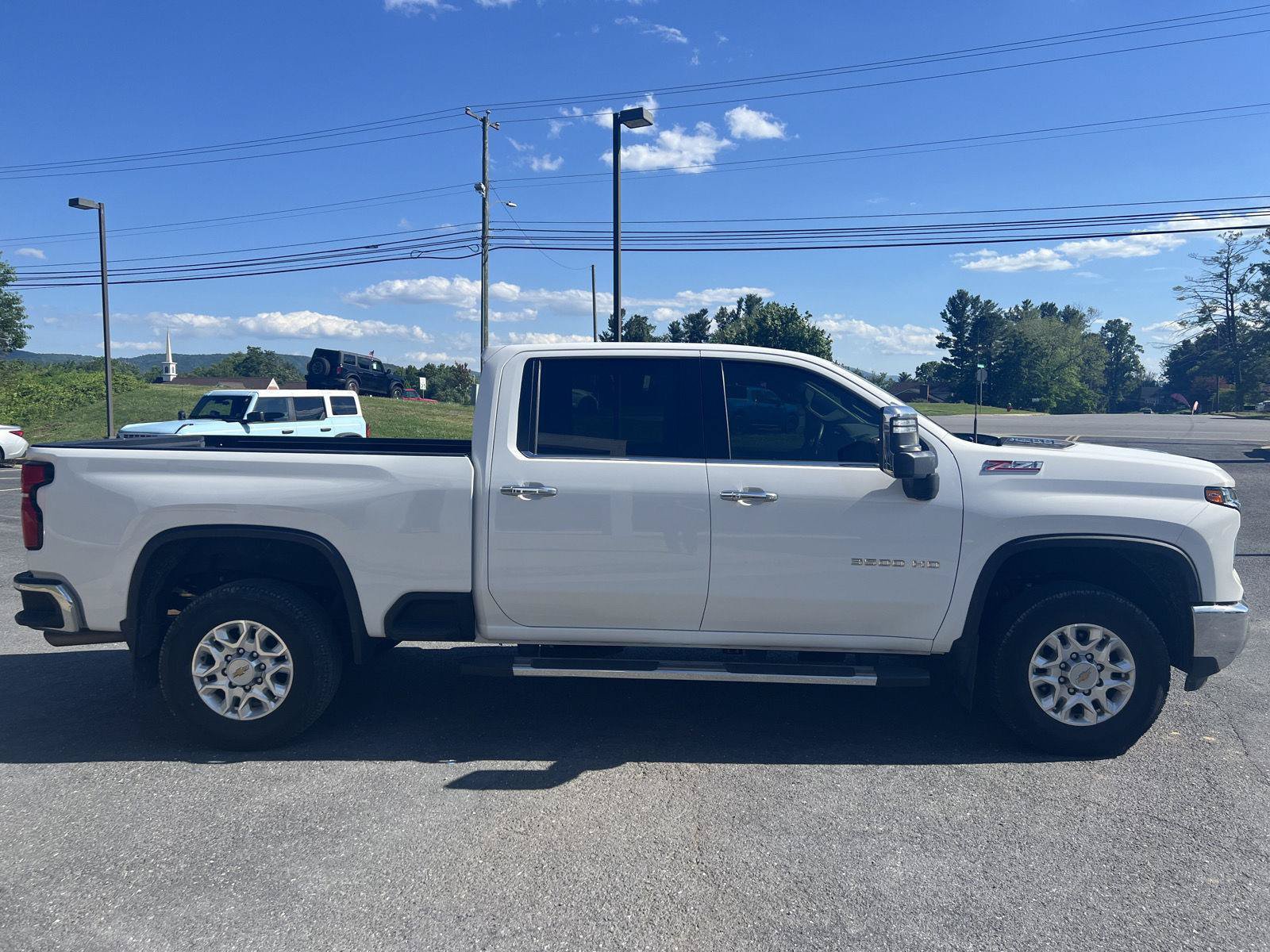 Used 2024 Chevrolet Silverado 3500 LTZ w/ LTZ Plus Package AWD/4WD image 5