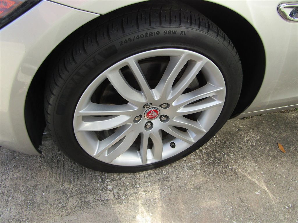 Used 2016 Jaguar XF Prestige RWD image 14