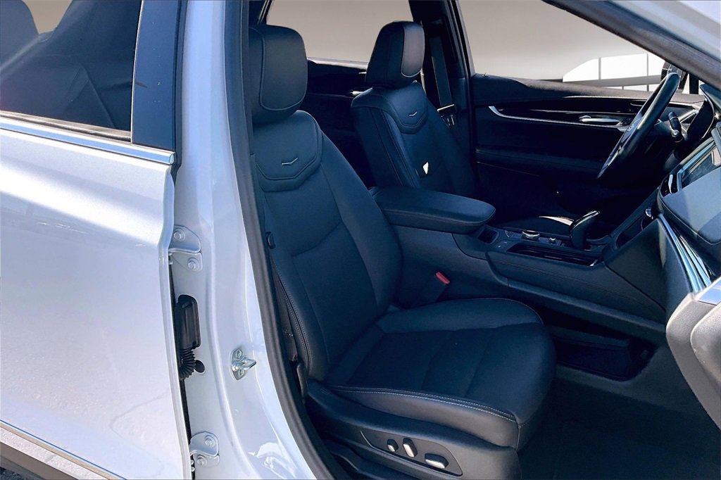 Used 2025 Cadillac XT5 Premium Luxury image 7