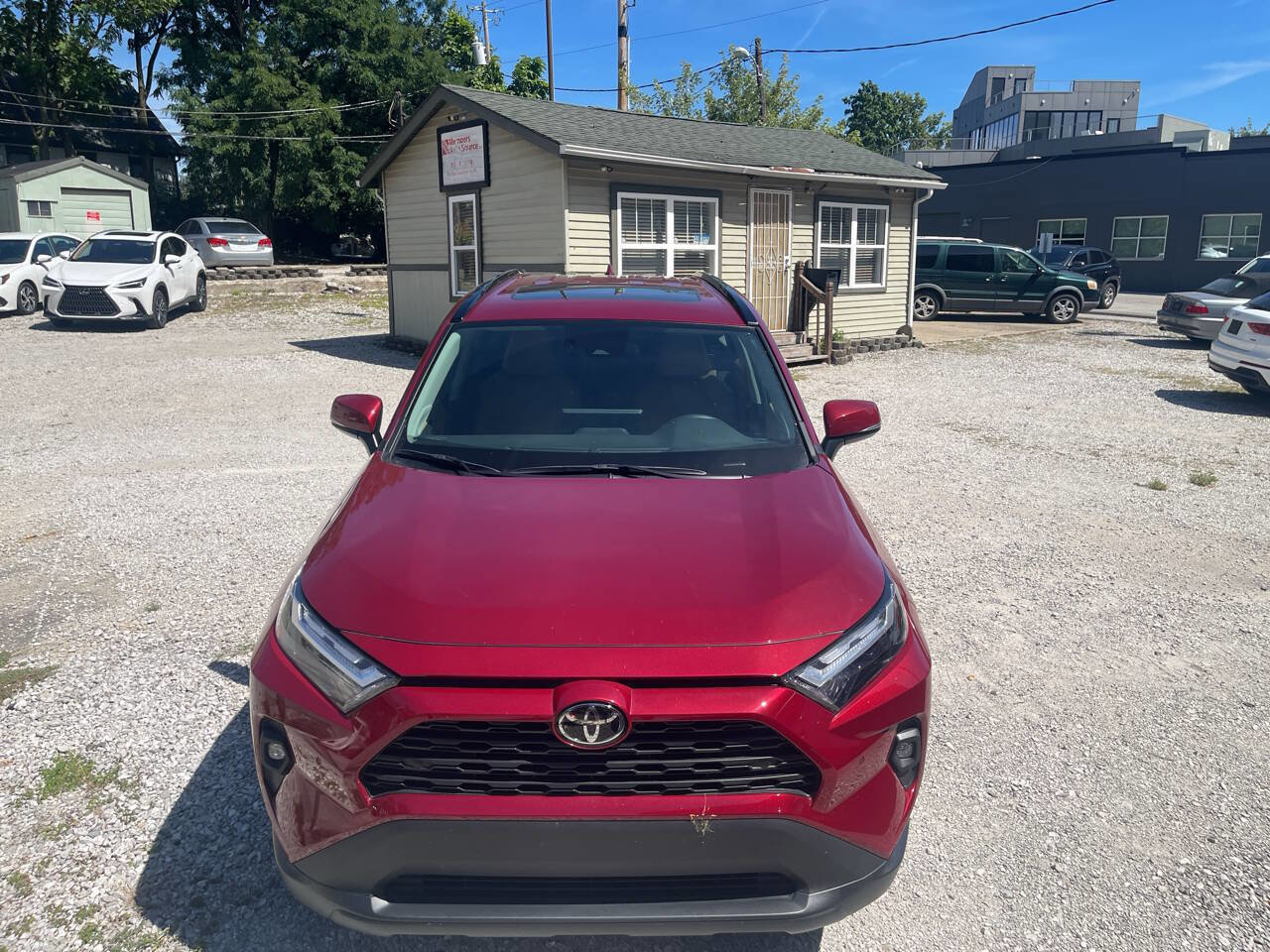 Used 2023 Toyota RAV4 XLE Premium image 12