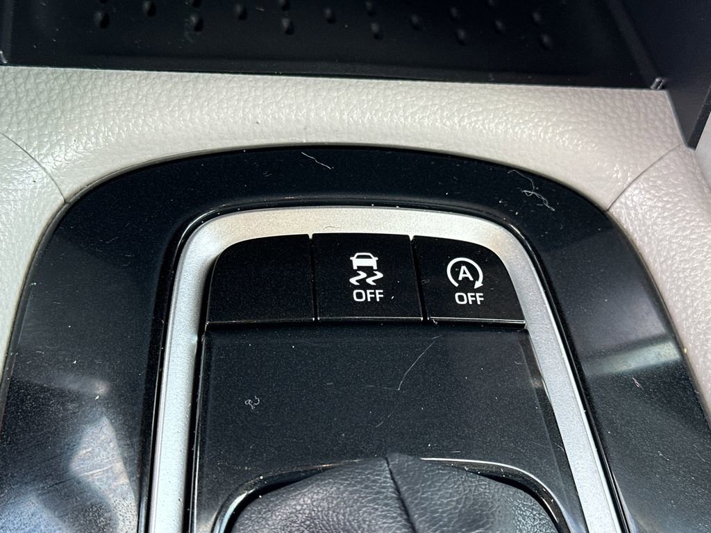 Used 2024 Toyota Corolla Cross L image 26