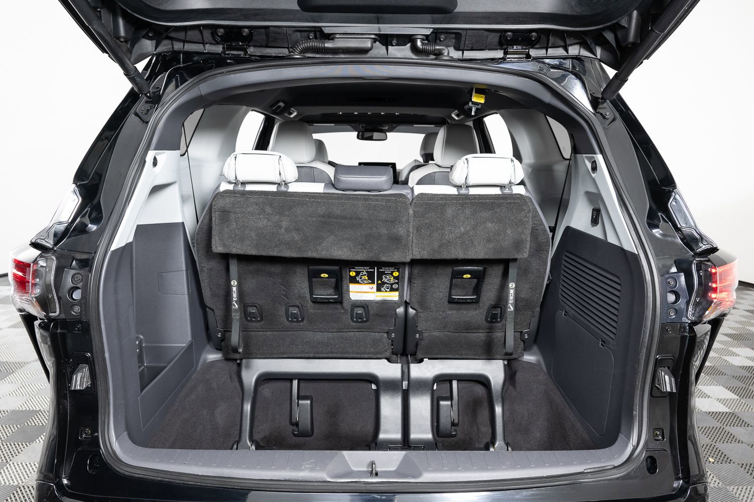 Used 2022 Toyota Sienna XSE w/ XSE Plus Package image 21