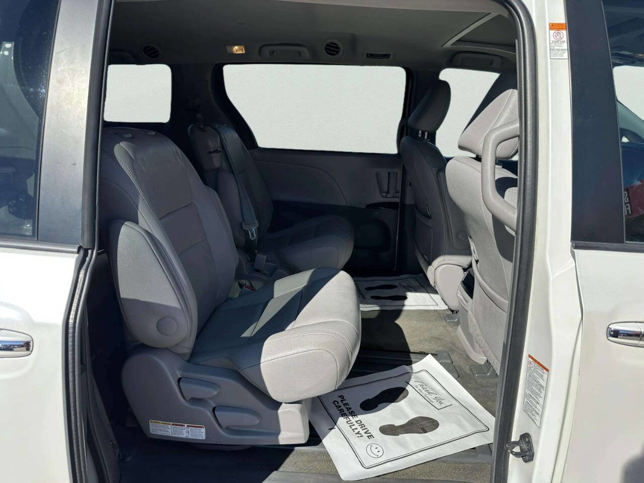 Used 2015 Toyota Sienna XLE image 18