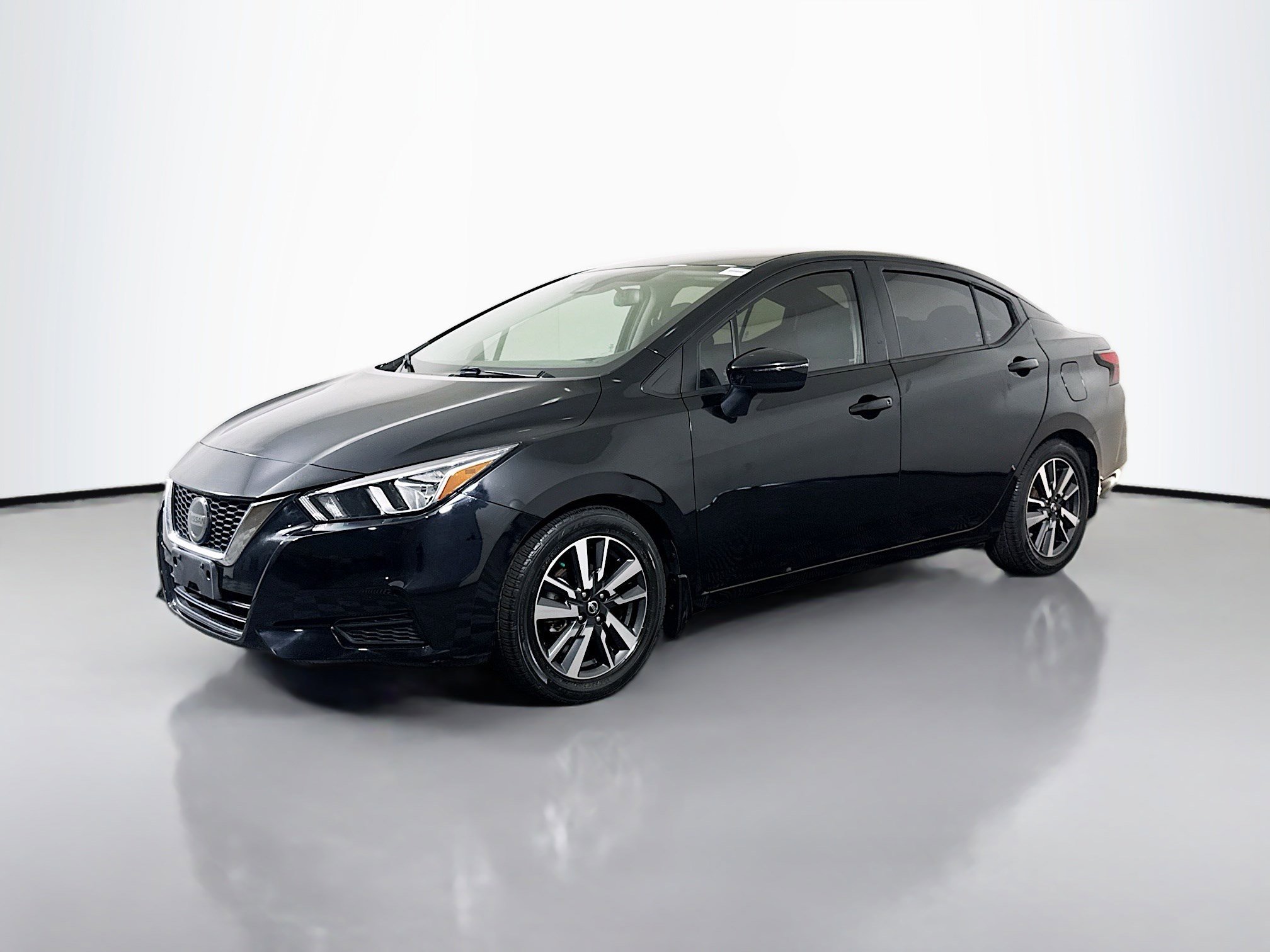 Used 2020 Nissan Versa SV image 4