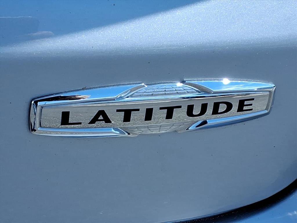 Used 2024 Jeep Compass Latitude image 11