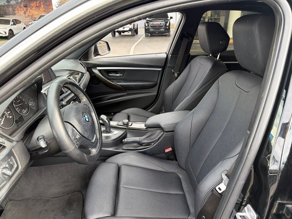 Used 2018 BMW 330i xDrive Sedan AWD/4WD image 9