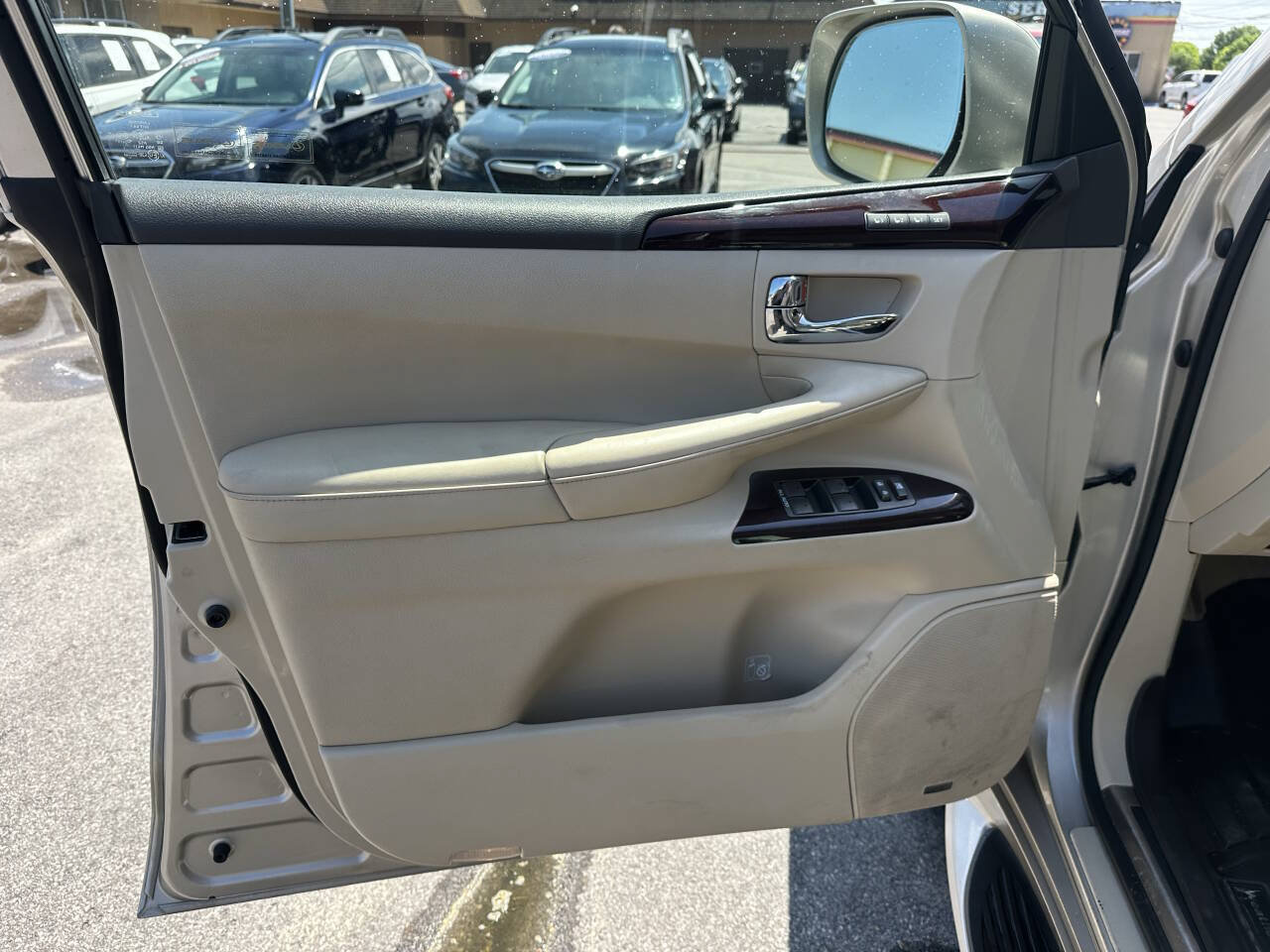 Used 2013 Lexus LX 570 4WD w/ Luxury Pkg image 4