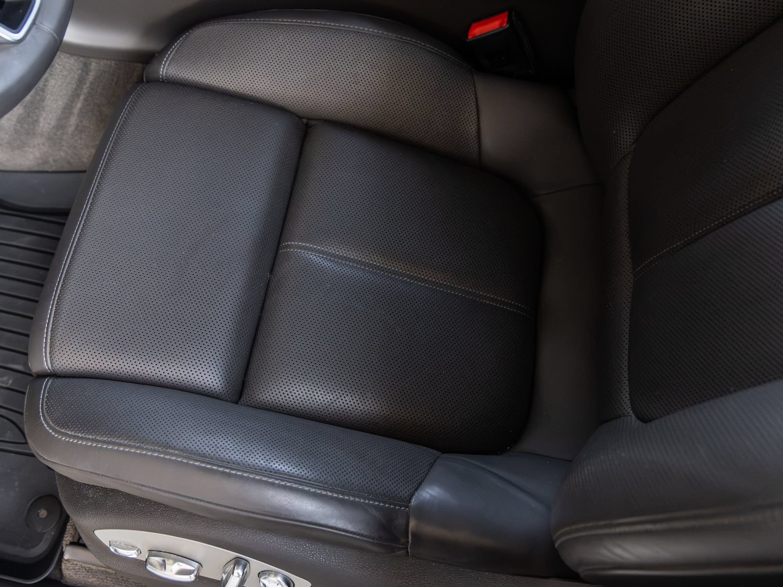 Certified 2021 Porsche Macan AWD/4WD image 22