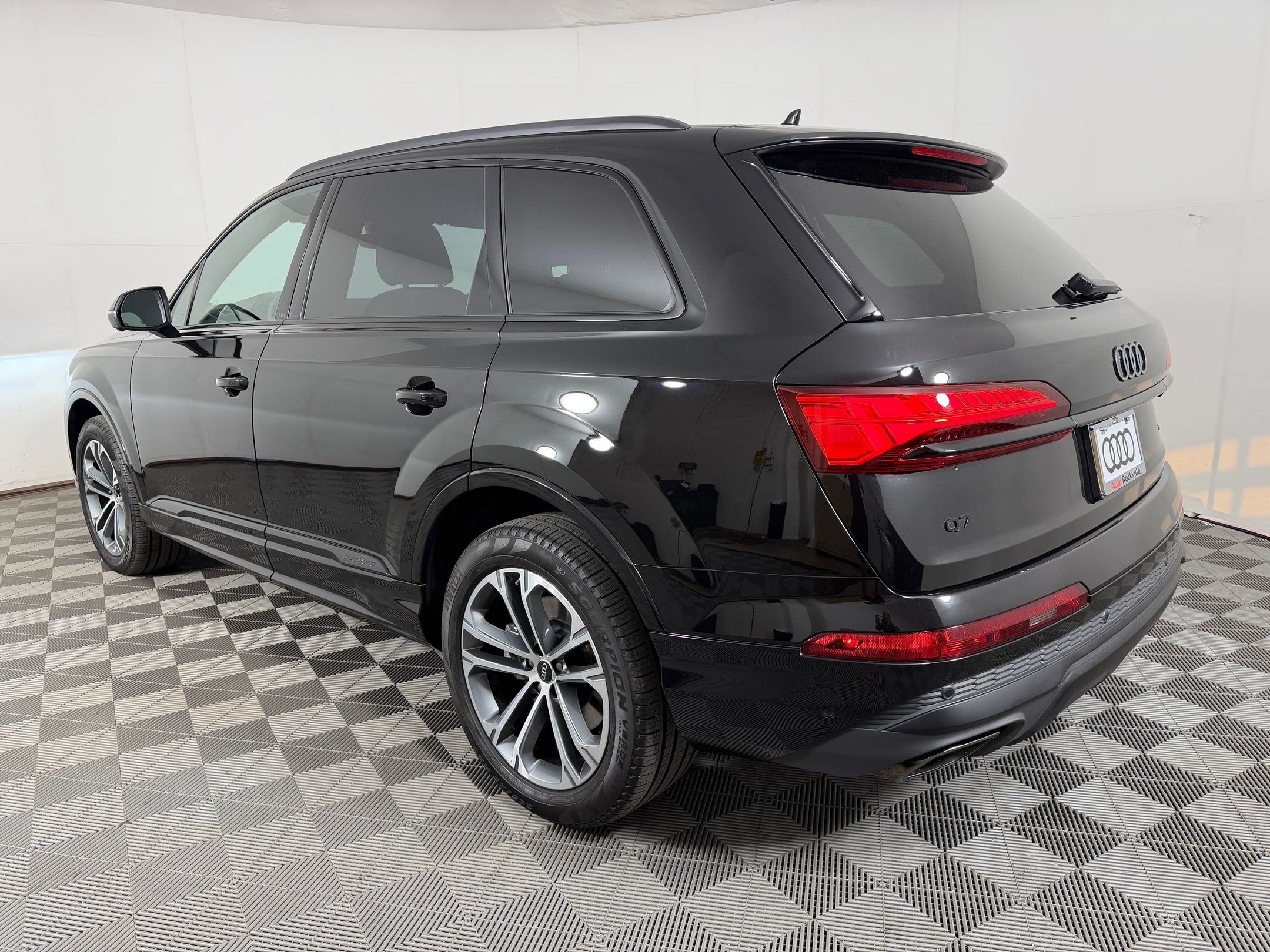 Certified 2026 Audi Q7 2.0T Premium w/ Convenience Plus Package AWD/4WD image 3