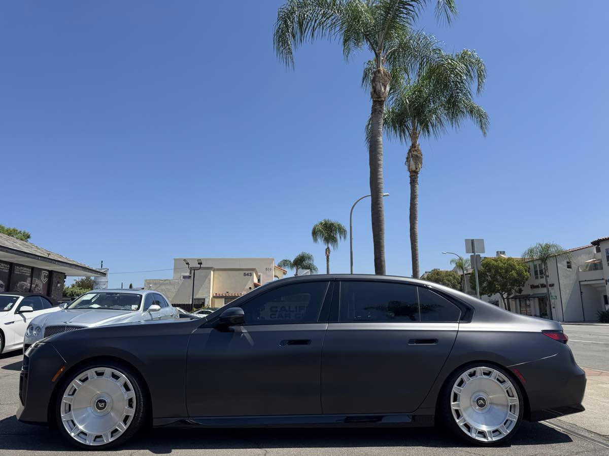 Used 2026 BMW 740i w/ Premium Package RWD image 2