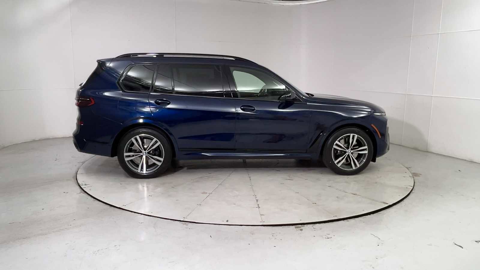 New 2026 BMW X7 M60i image 9