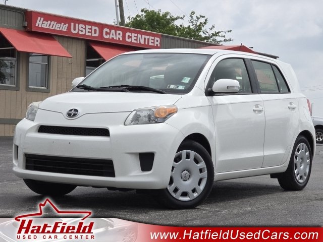 Used 2014 Scion xD FWD image 1
