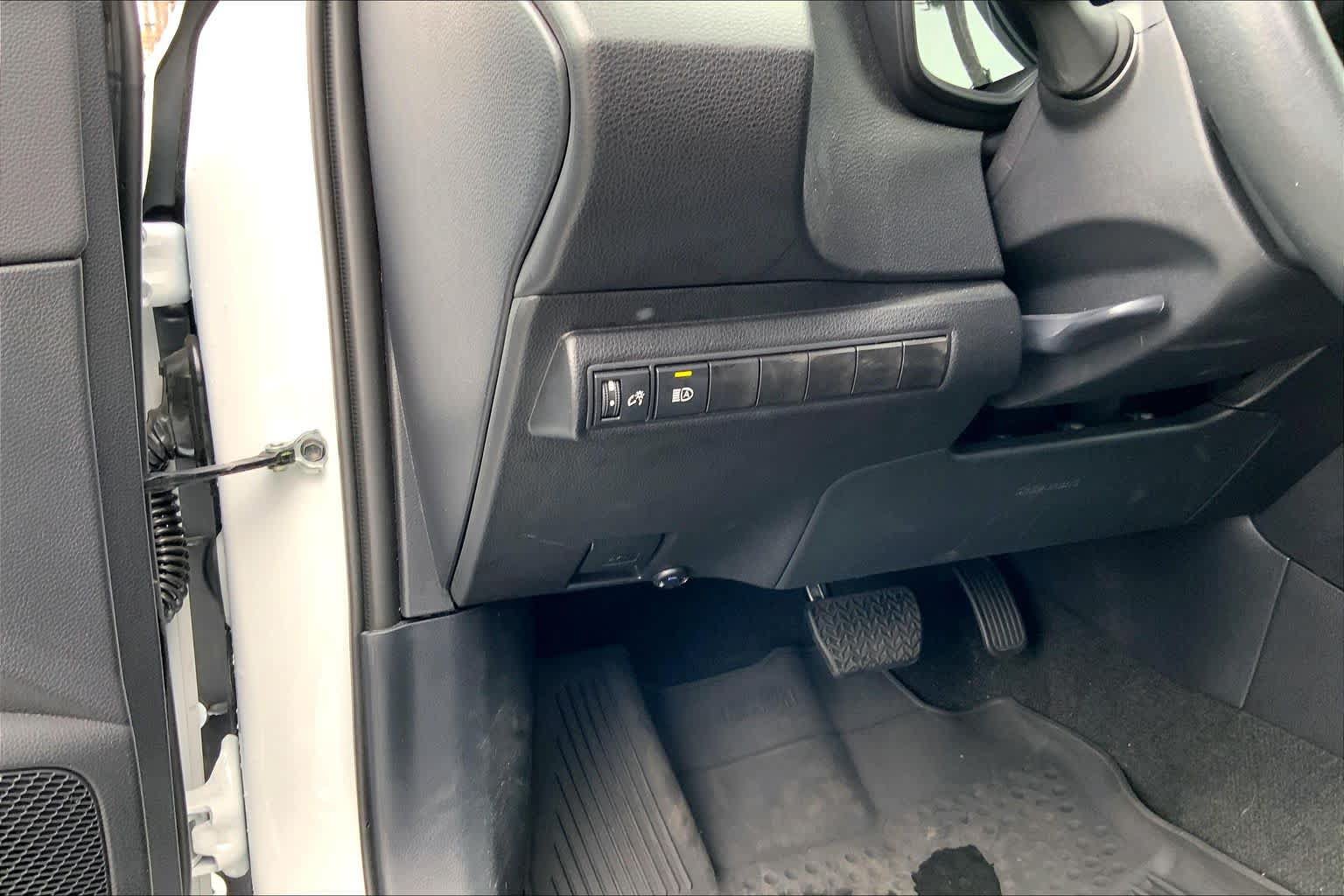 Certified 2025 Toyota Corolla SE w/ SE Premium Package FWD image 33