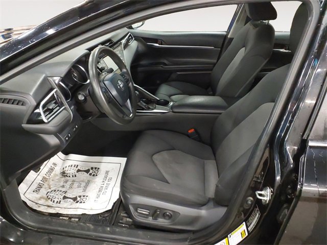 Used 2018 Toyota Camry LE image 9