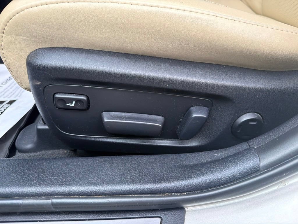 Used 2016 Toyota Avalon Limited w/ Toyota Safety Sense Package FWD image 35