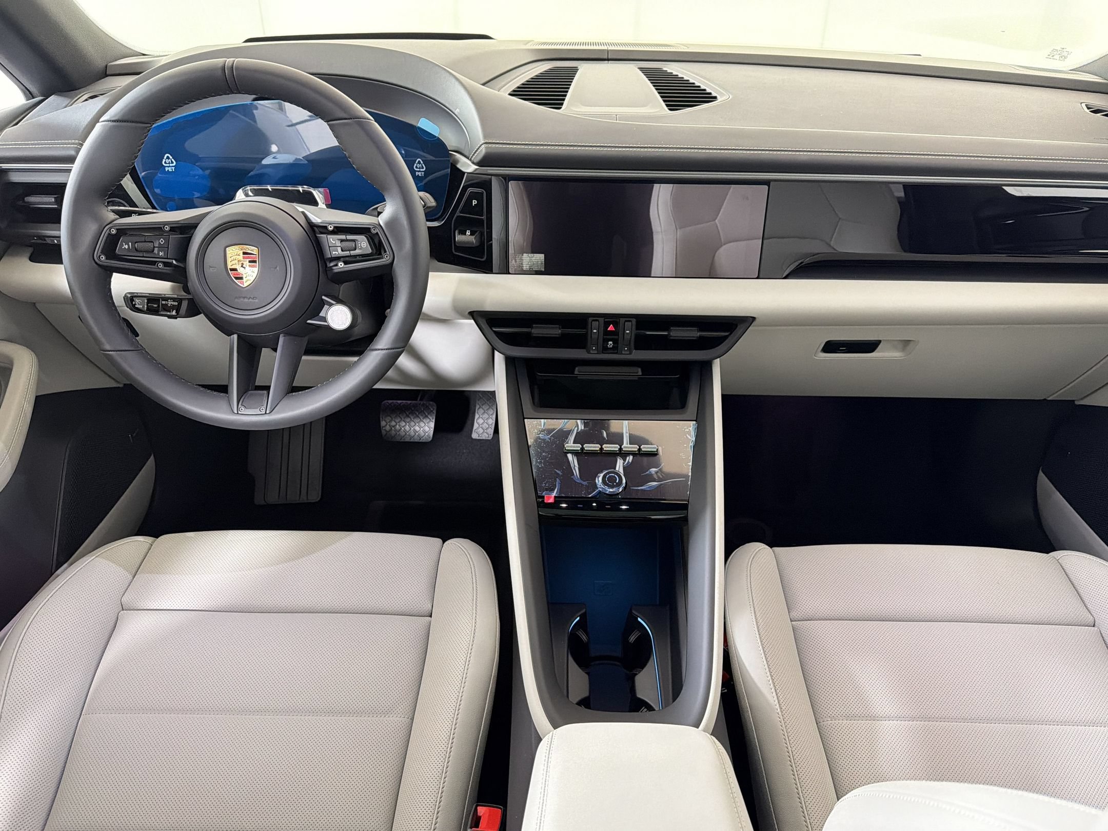 Used 2026 Porsche Macan Electric RWD image 24