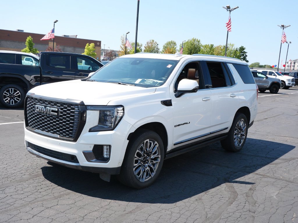 Used 2023 GMC Yukon Denali Ultimate w/ LPO, Floor Liner Package AWD/4WD image 5