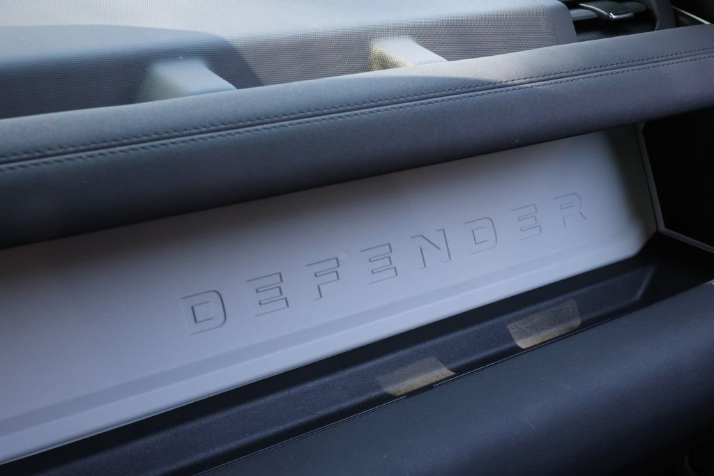Certified 2023 Land Rover Defender 130 SE AWD/4WD image 32