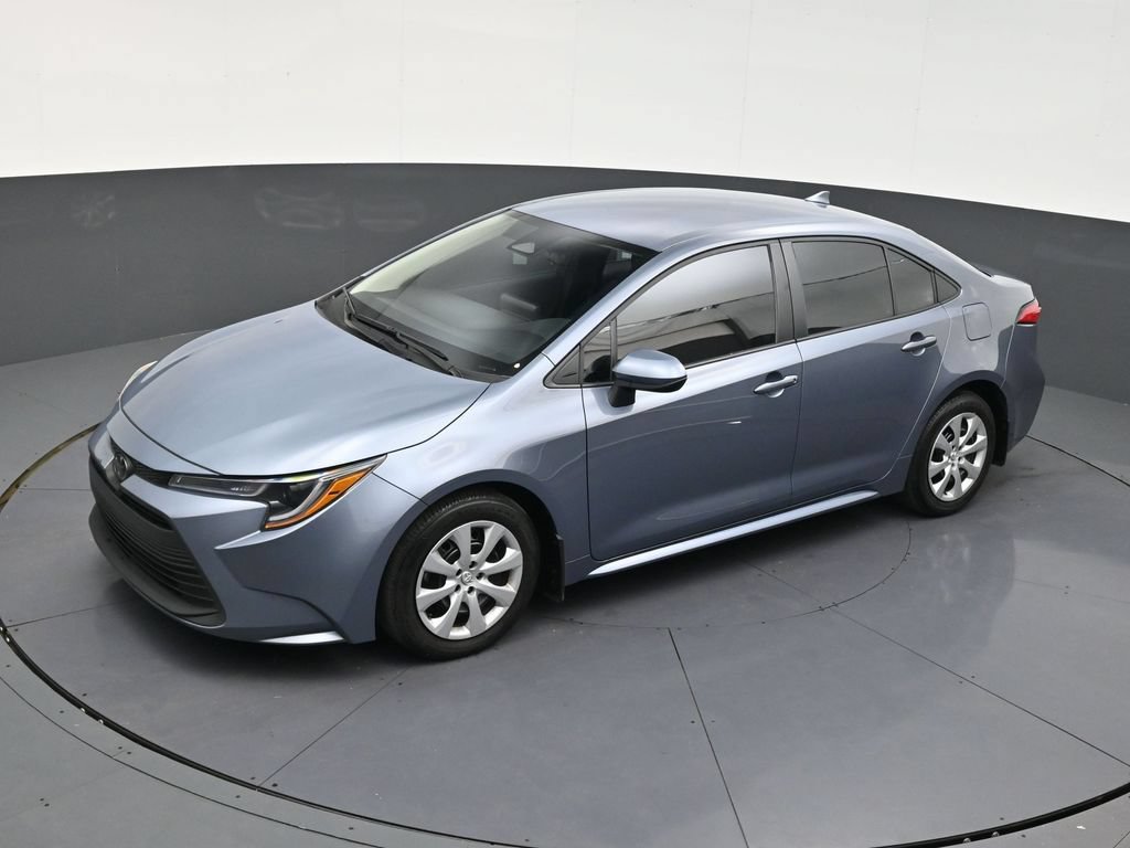 Used 2025 Toyota Corolla LE FWD image 11