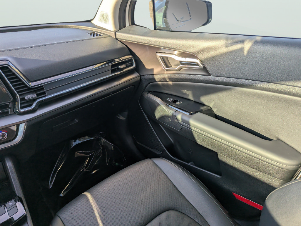 Used 2025 Kia Sportage EX FWD image 14