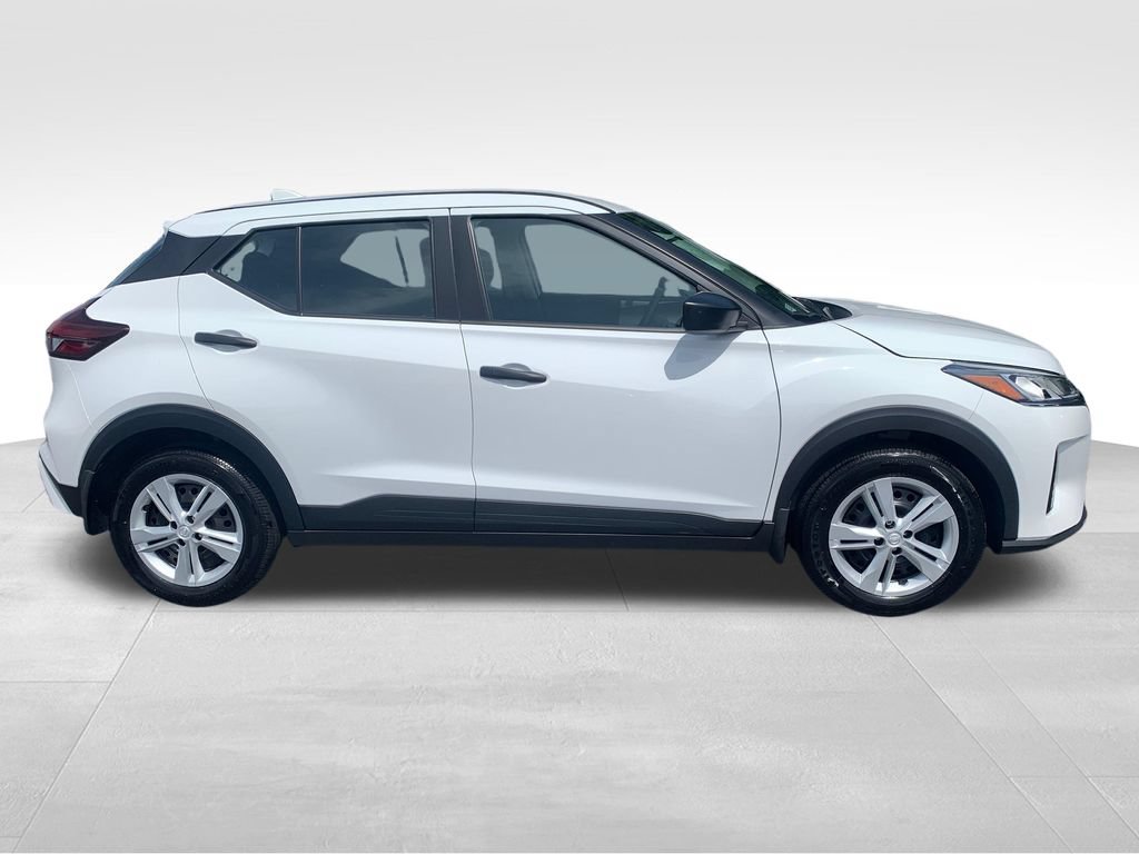 Used 2025 Nissan Kicks Play S FWD image 7