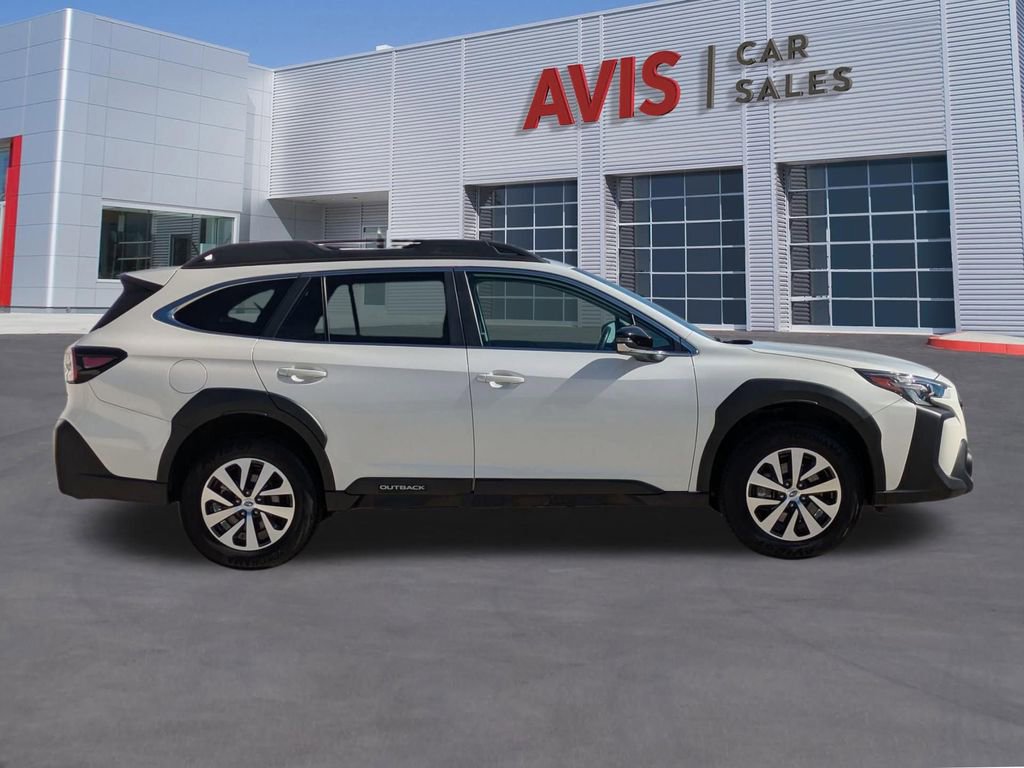 Used 2025 Subaru Outback Premium image 5