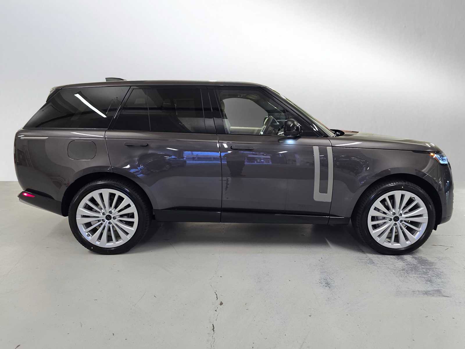 New 2026 Land Rover Range Rover SE image 6