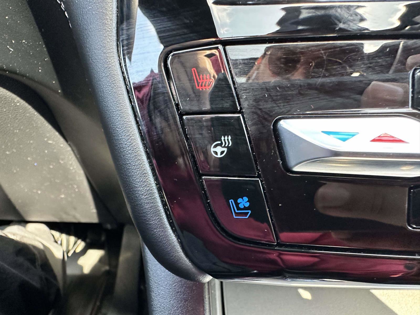 Used 2023 Ford Explorer Platinum w/ Technology Package image 25