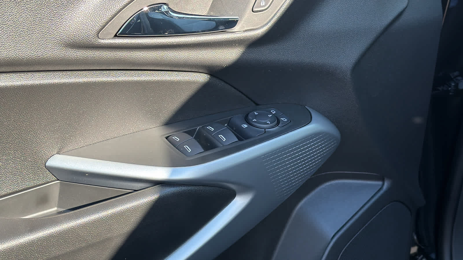 New 2026 Chevrolet Trax RS w/ Sunroof Package FWD image 22