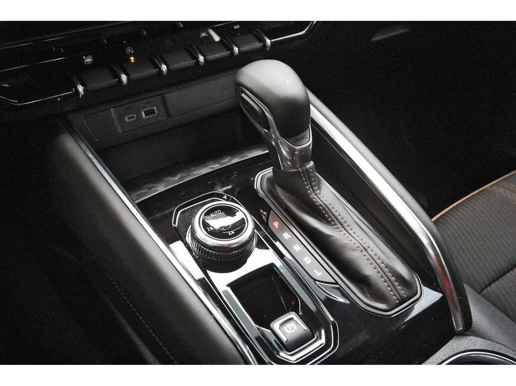 Used 2025 GMC Canyon AT4 image 26