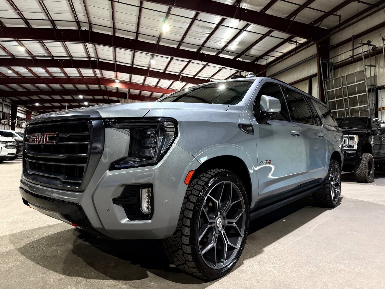 Used 2023 GMC Yukon XL AT4 w/ AT4 Premium Package AWD/4WD image 9