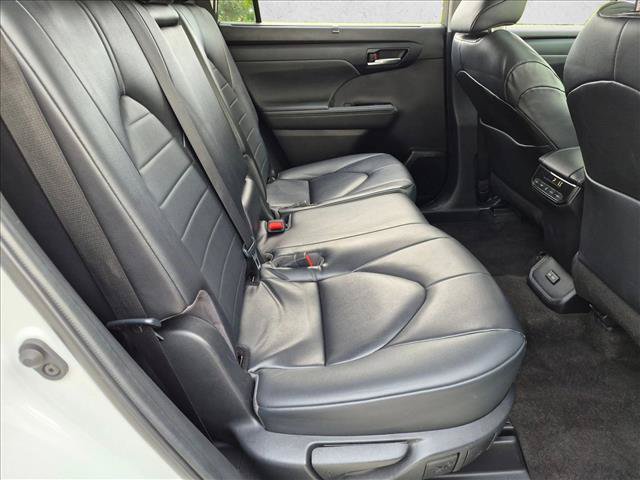 Used 2023 Toyota Highlander XLE FWD image 20