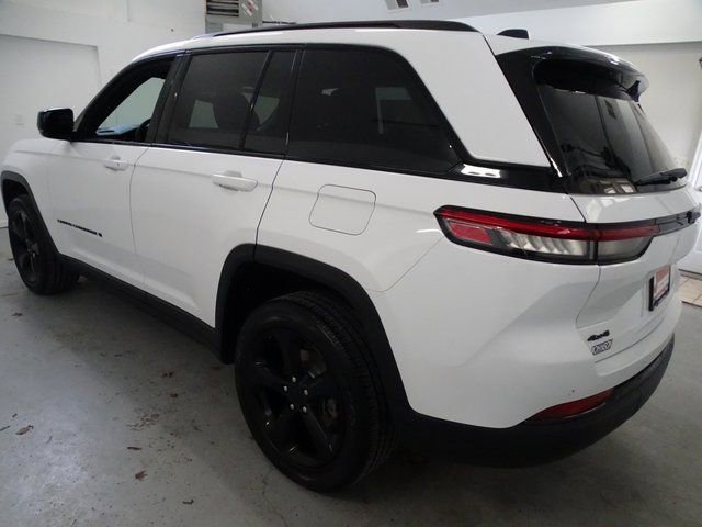 Certified 2023 Jeep Grand Cherokee Altitude image 19