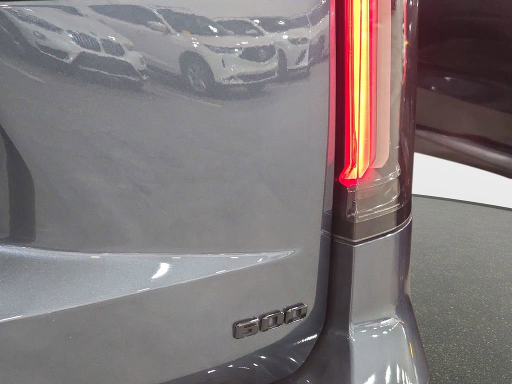 Used 2021 Cadillac Escalade ESV Sport Platinum w/ LPO, ONYX Package image 31