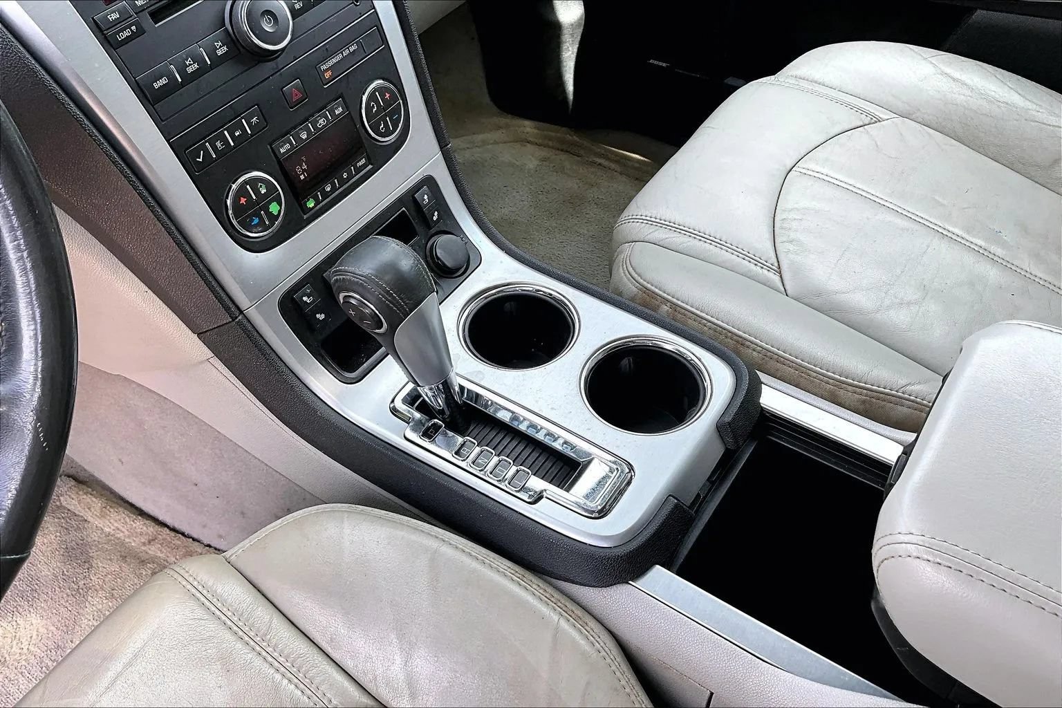 Used 2008 GMC Acadia SLT w/ Convenience Package FWD image 16