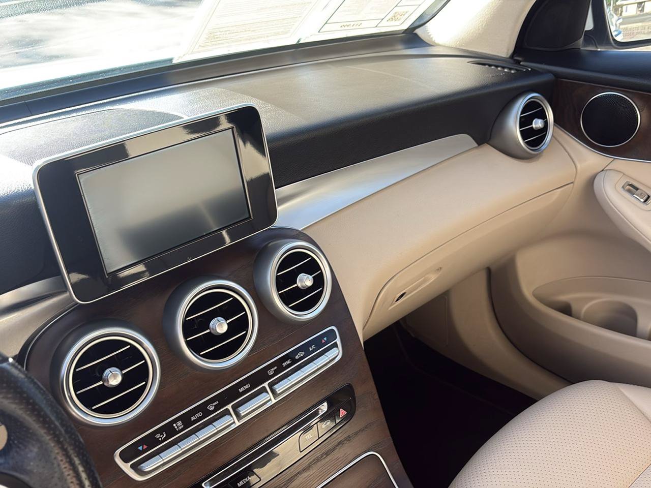 Used 2019 Mercedes-Benz GLC 300 image 9