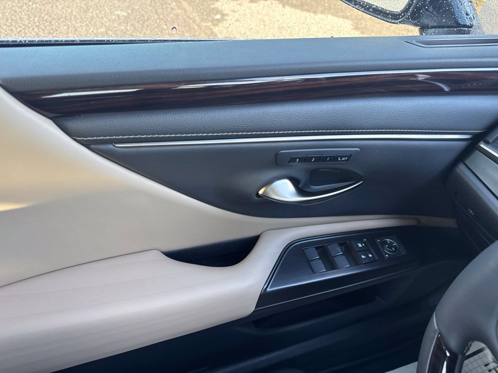 Used 2019 Lexus ES 350 w/ Accessory Package 2 FWD image 19