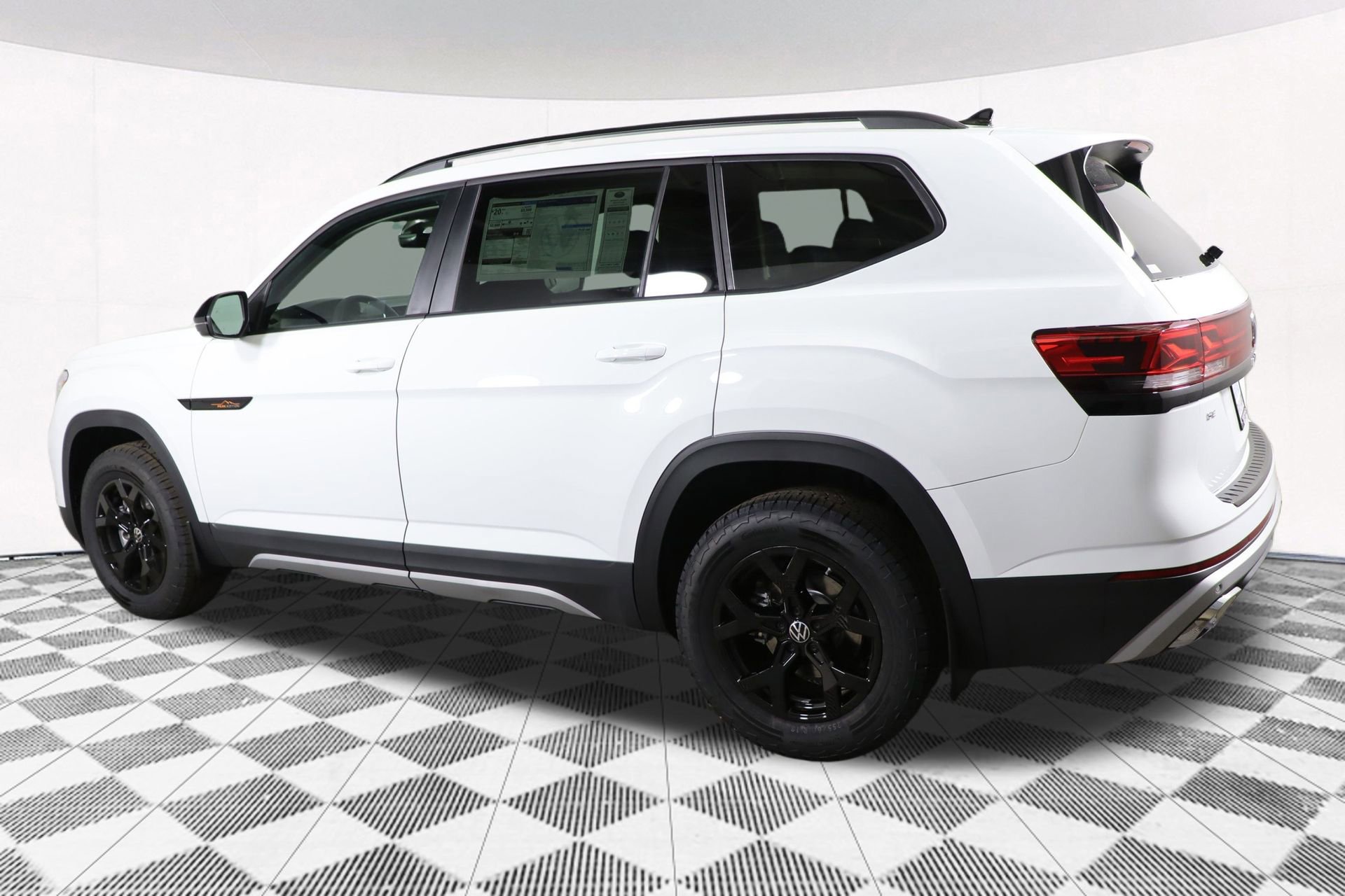 Used 2025 Volkswagen Atlas Peak Edition SE image 28